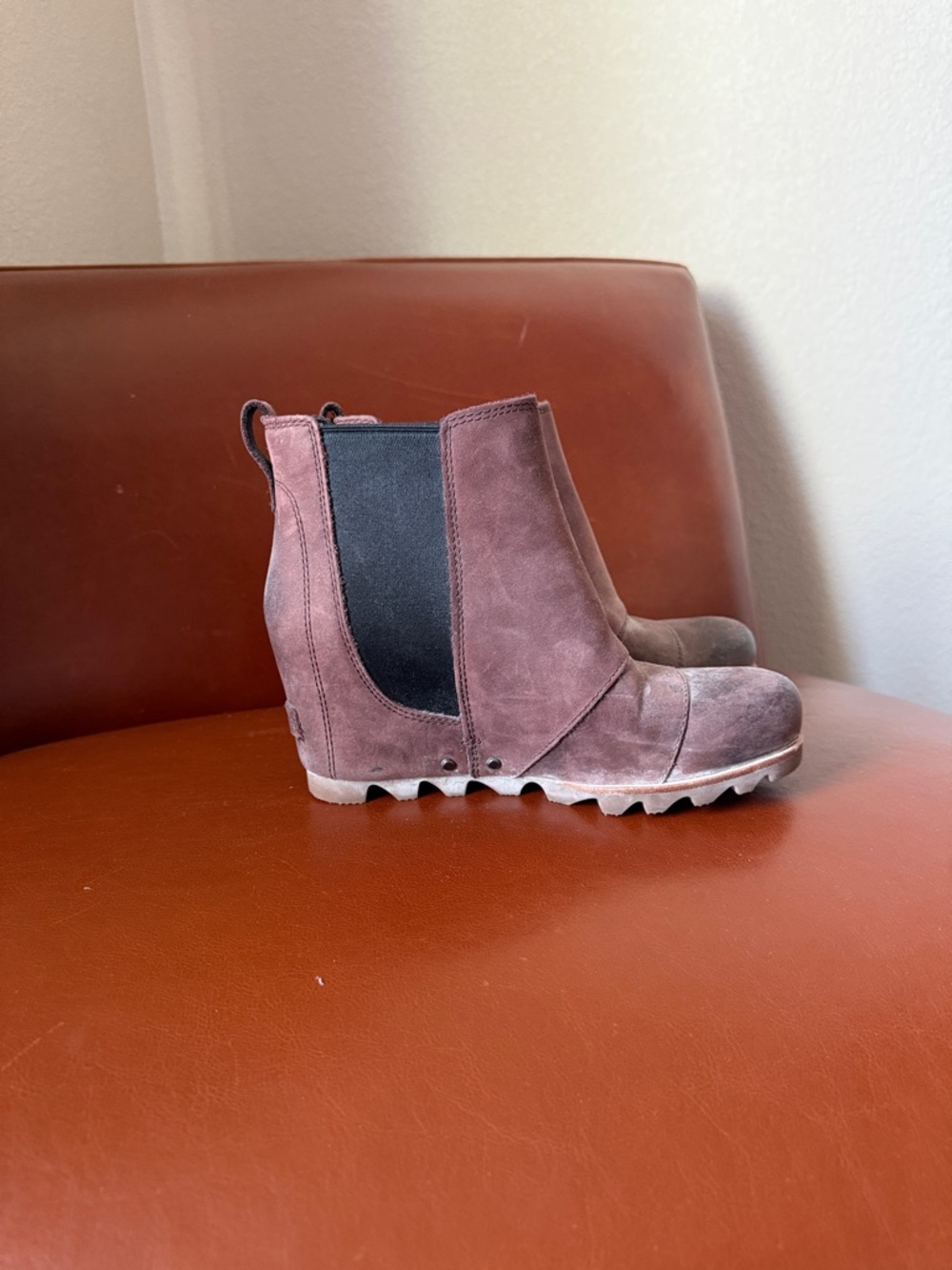 Sorel Women's Suede Wedge Chelsea Boot in Plum size 7 $60